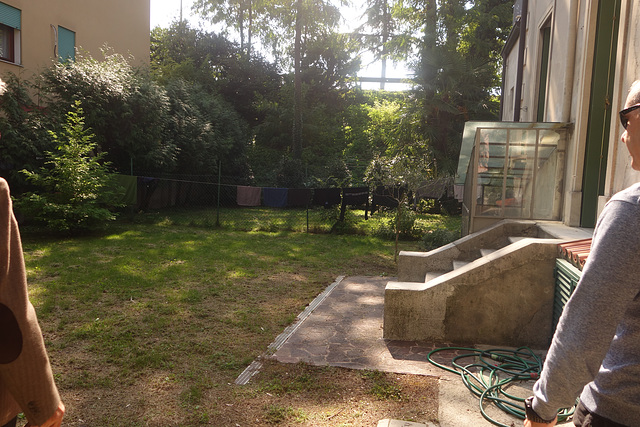 Side yard with steps to the kitchen