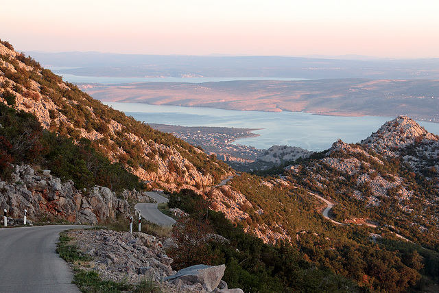 Ausblick über Starigrad von der Höhenstraße nach Veliko rujno