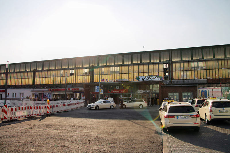 Haupteingang Ost des Duisburger Hauptbahnhofs / 26.03.2022