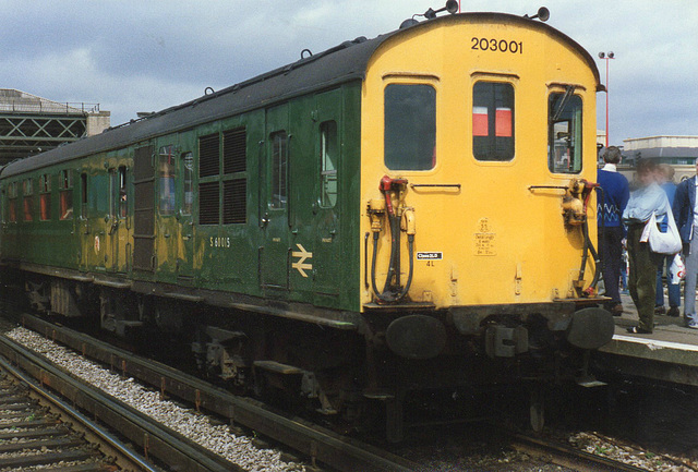 203001 at London Bridge - 27 August 1988