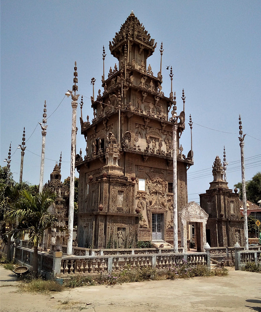 Lieu de culte à saveur cambodgienne  / Cambodian religious site