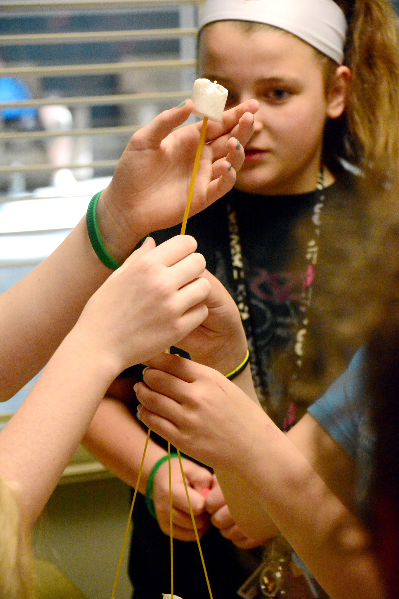 Building a tower from spaghetti topped by a marshmallow