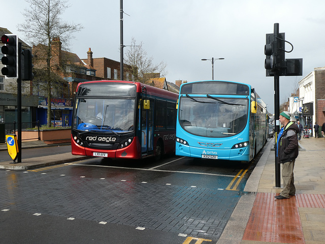 Red Eagle LX11 AVV and Arriva 3957 (KX12 GZU) in Dunstable - 14 Apr 2023 (P1150056)