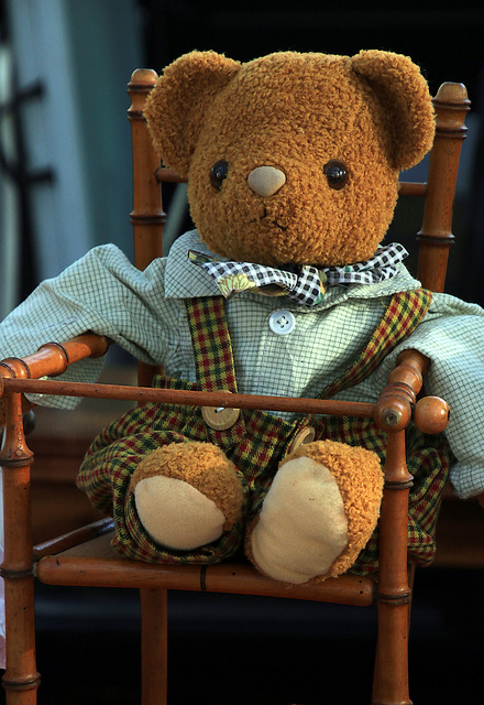 Petit Ours Brun m'a confié qu'il avait un rendez-vous galant , et qu'il s'était endimanché pour la séduire Petit Ours Brun m'a confié qu'il avait un rendez-vous galant , et qu'il s'était endimanché pour la séduire