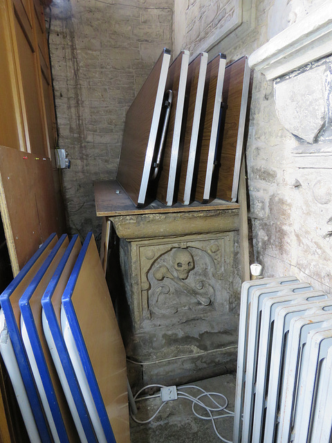 burford church, oxon (95) chest tomb with skull buried under the excess junk that plagues the church, perhaps c17