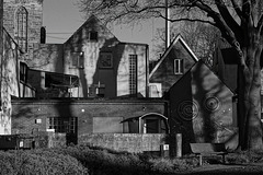 Hinterhof mit Bank - HBM