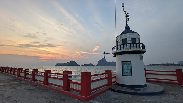 Lever de phare / Lighthouserise