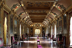 En toute simplicité dans  la Grande Galerie du château de Maintenon .