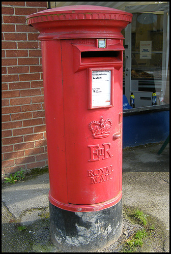 Harwell High Street pillar box