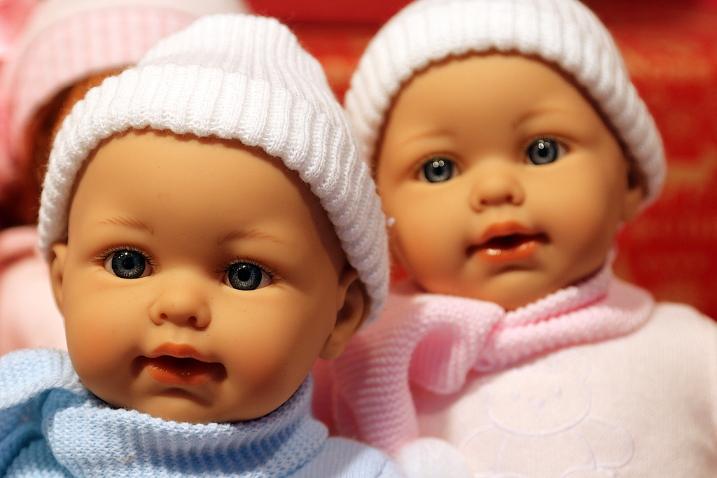Frère et soeur dans l'attente d'une adoption