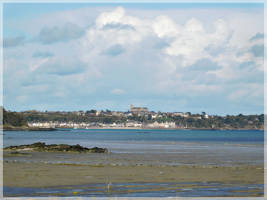 Vue depuis Château Richeux vers Cancale (35)