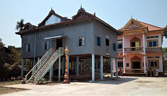 Lieu de culte à saveur cambodgienne  / Cambodian religious site