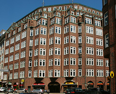 Der Montanhof an der Straße Kattrepel 2 in Hamburg (3xPiP)
