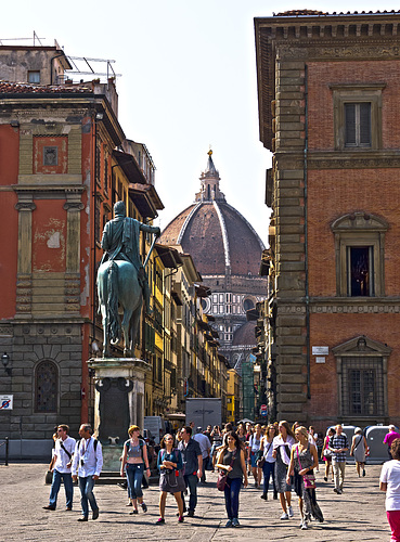 Firenze on the way - From Square of Santissima Annunziata, up toward the dome of Brunelleschi