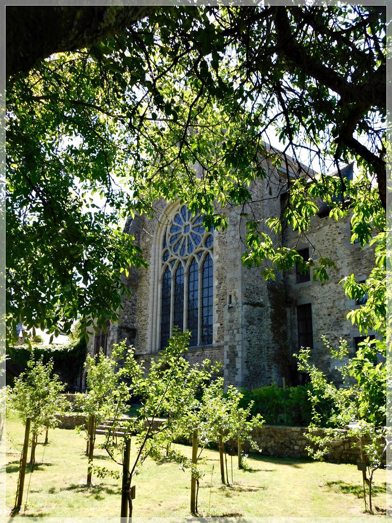 l'abbaye de Léhon (22) côté jardin