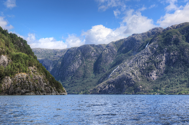 Crossing the Åkrafjord.