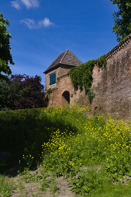 Hattem - Stadsmuur en Daendelspoort