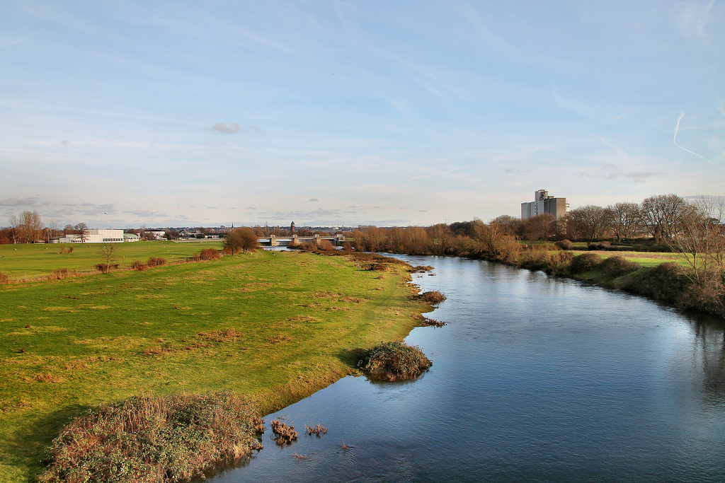 Die Ruhr von der Raffelbergbrücke aus (Mülheim-Styrum) / 7.01.2023