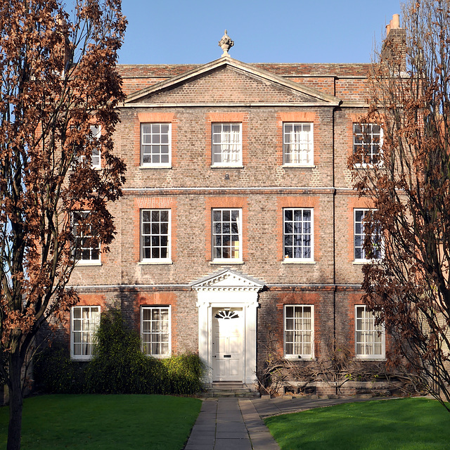 Cambridge - Little Trinity, 16 Jesus Lane - façade 2015-12-23