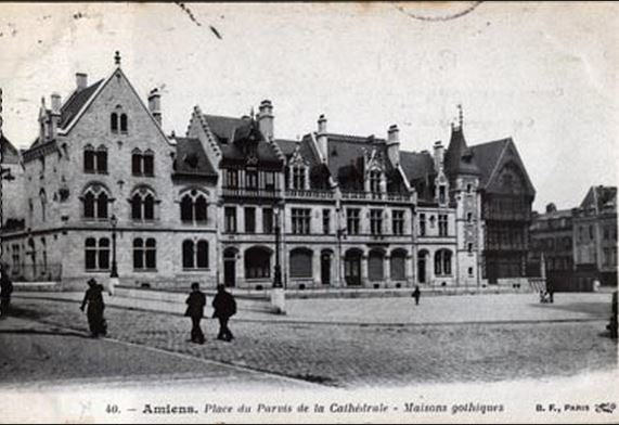 Amiens - Place de la cathédrale
