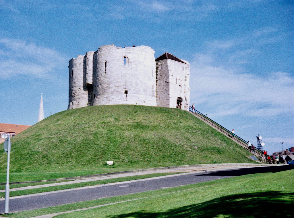 Clifford's Tower (Scan from Oct 1989)