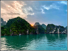 Amaneciendo en la Bahía de Halong