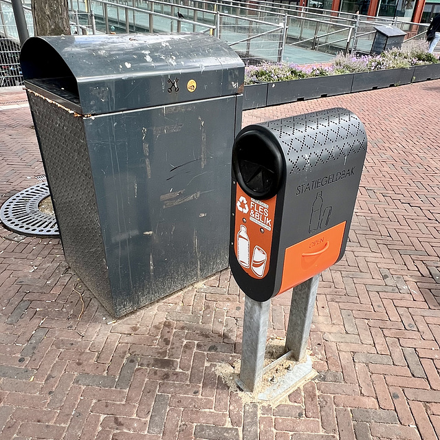 Bin for cans