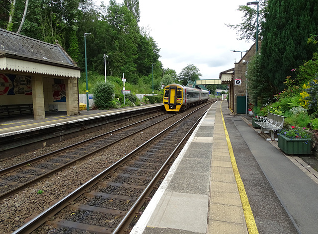 Diesel train leaving Chirk station