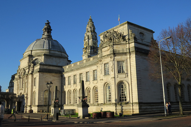 city hall cardiff (1)