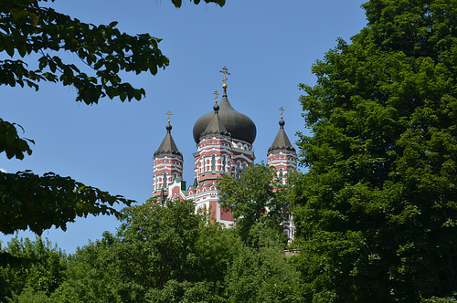 Киев, Собор Св.Пантелеймона с тропинки, ведущей из Парка Феофания / Kiev, St.Panteleimon Cathedral from the Park of Feofania