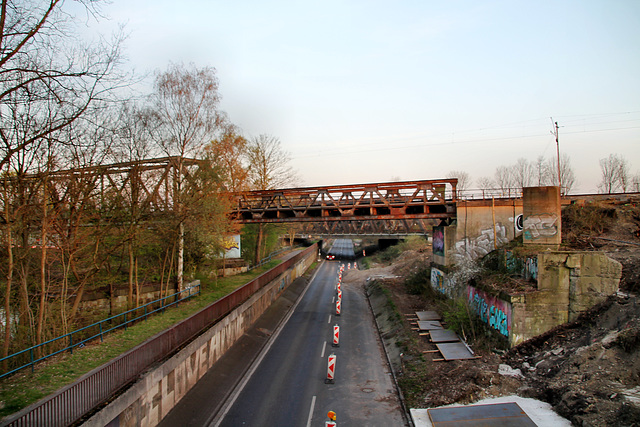 Ruhrdeich, Eisenbahnbrücke (Duisburg-Duissern) / 26.03.2022