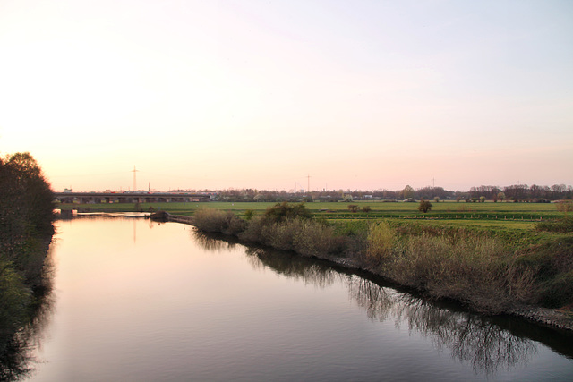 Blick auf den Ruhr-Schifsfahrtskanal (Duisburg-Duissern) / 26.03.2022