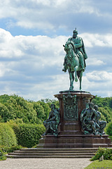 Denkmal Grossherzog Friedrich Franz II im Schlossgarten (© Buelipix)