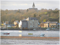 Vue vers Plouer sur Rance(22) , son port , son moulin et son église