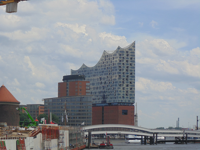 Erster Blick auf die Elbphilharmonie