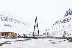 Bergblick vom zugefrorenen Longyearbyen-River aus