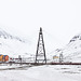 Bergblick vom zugefrorenen Longyearbyen-River aus