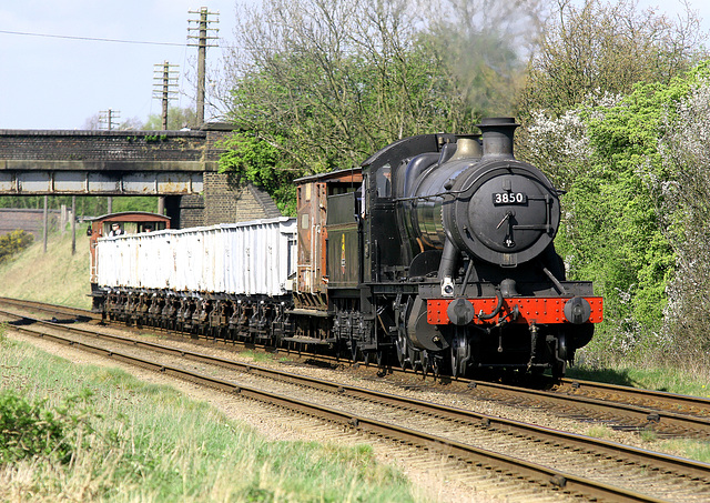 GWR 2800 class 2-8-0 3850 on 9C30 14.20 Loughborough - Rothley goods at Woodthorpe GCR 9th April 2011