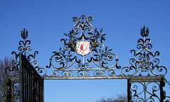 Cambridge - University Library - Gateway from Burrell's Walk 2014-01-13