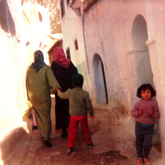 Petite curieuse et mignonne marocaine (1986)