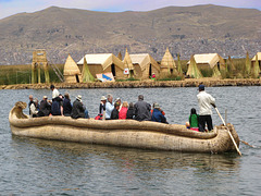 Bringing tourists in a reed boat to the Uros floating islands