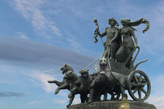 Die Quadriga über dem Hauptportal der Semperoper