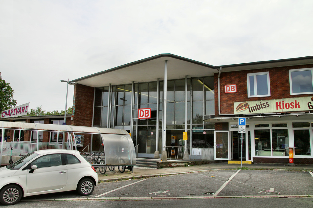 Empfangsgebäude des Bahnhofs Wattenscheid / 15.06.2020