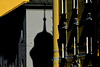 Im Schatten des Kirchturmes