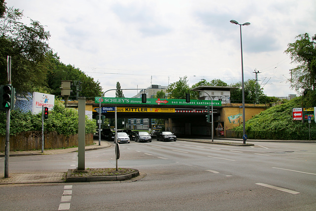 Brücke der Bergisch-Märkischen EIsenbahn über der B234 Berliner Straße (Wattenscheid) / 15.06.2020