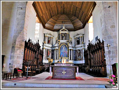 Retable du maître autel (XVIII ième siècle) de l'église de Plouer sur Rance (22)