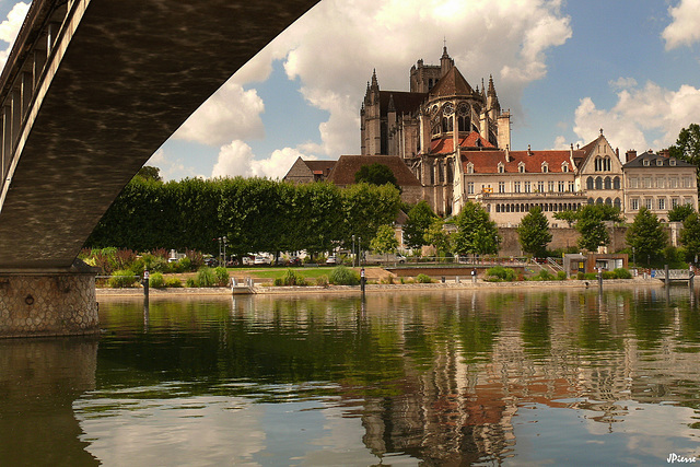 Auxerre et l'Yonne qui la traverse
