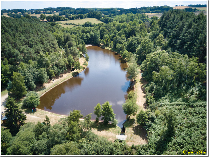 Niché entre les collines