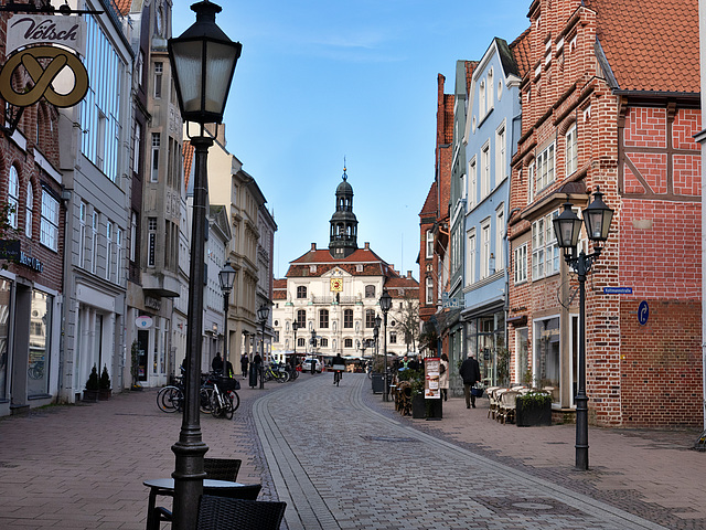 Altstadtgasse mit Rathaus/Niedergericht  - Lüneburg