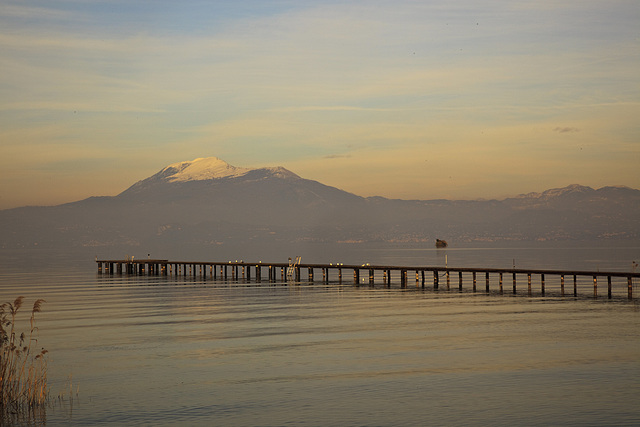 Like a bridge from Punta Grò to Monte Baldo